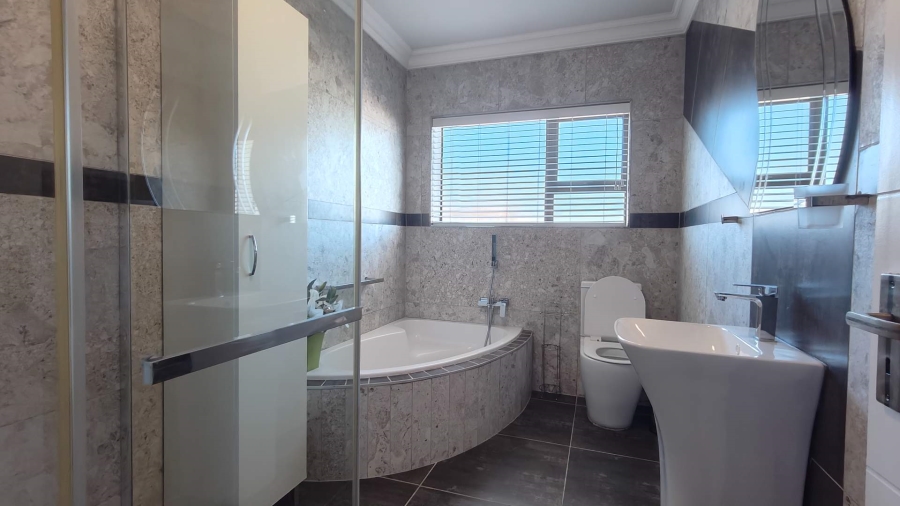 To Let 4 Bedroom Property for Rent in Monte Christo Western Cape